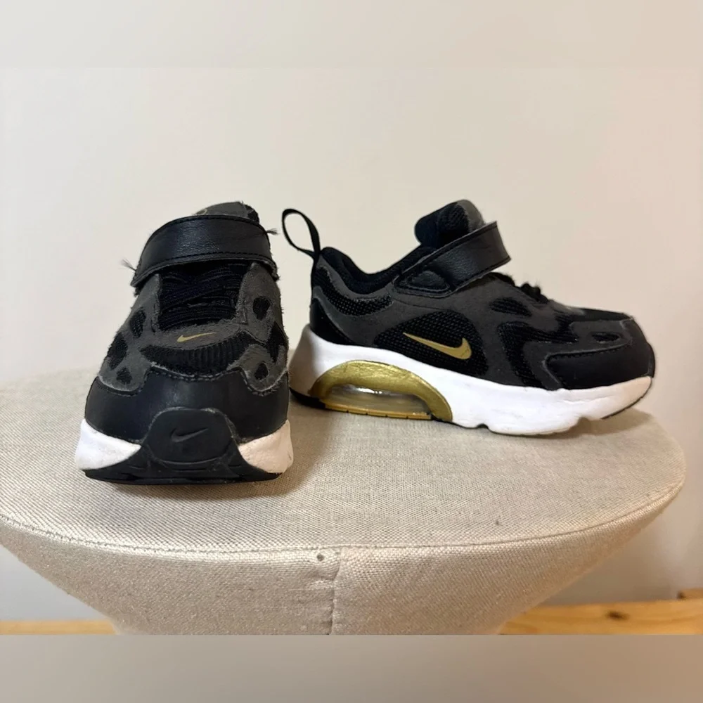 NIKE AIR MAX 200 Toddler Black and Gold Sneakers (US 6) - Picture 2 of 6